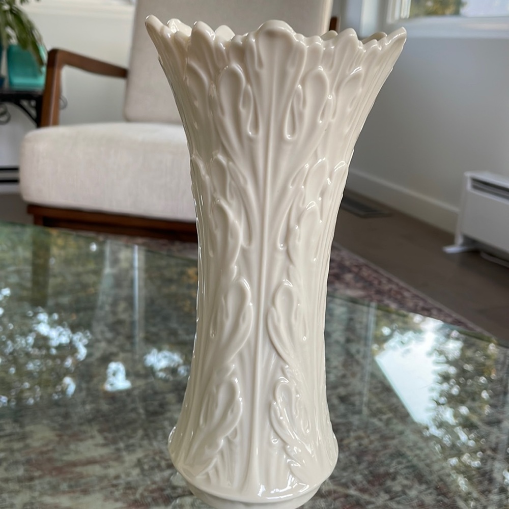 Lenox Woodland Collection 8 inch Vase